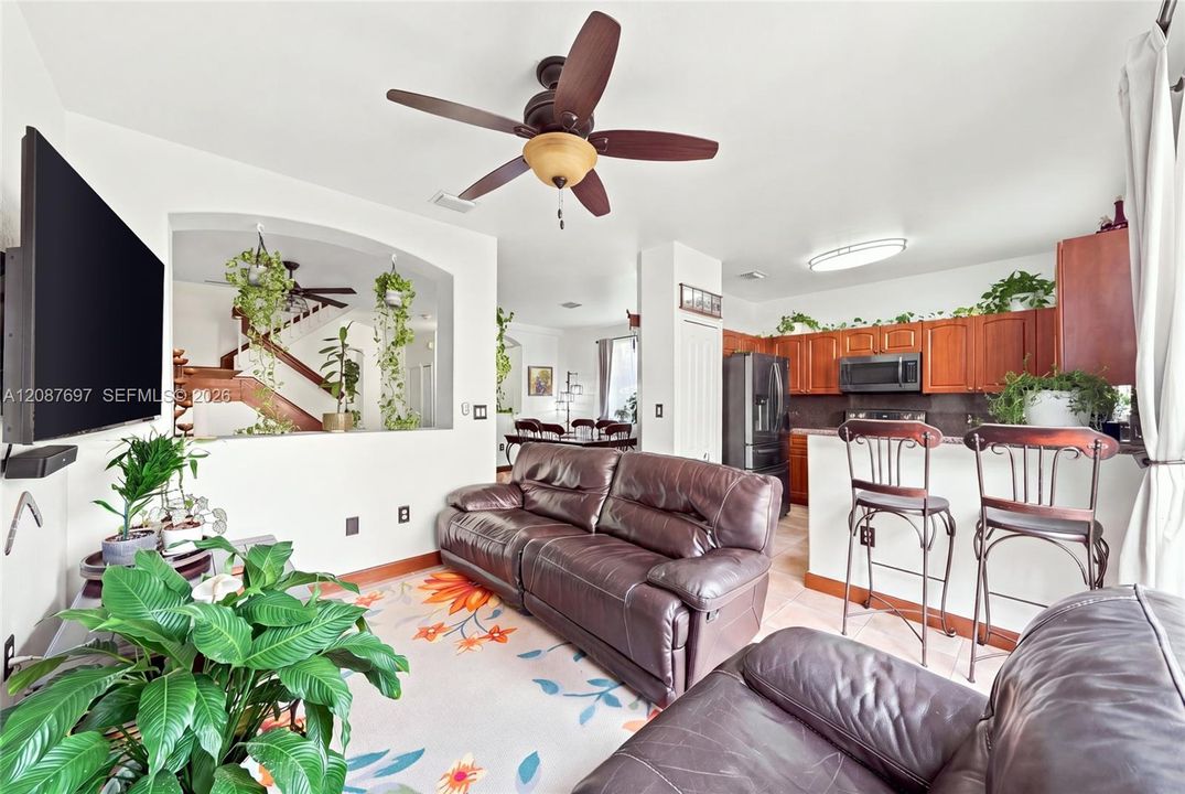 For Rent: $3,500 (4 beds, 3 baths, 1985 Square Feet)