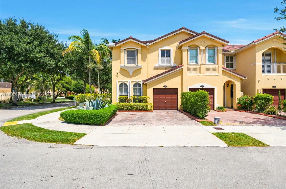 For Rent: $3,500 (4 beds, 3 baths, 1985 Square Feet)