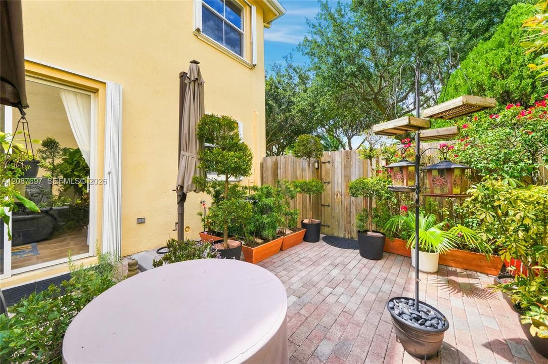 For Rent: $3,500 (4 beds, 3 baths, 1985 Square Feet)