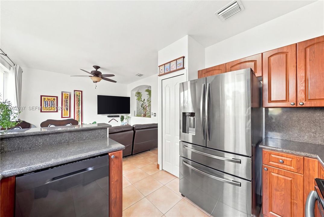 For Rent: $3,500 (4 beds, 3 baths, 1985 Square Feet)