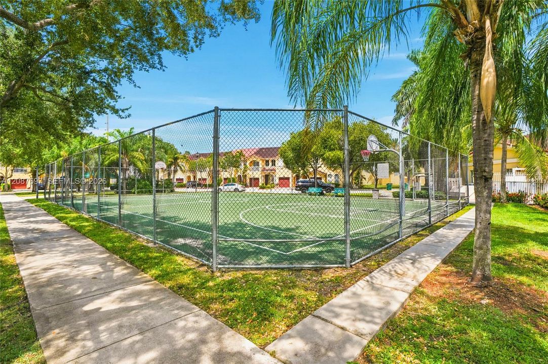 For Rent: $3,500 (4 beds, 3 baths, 1985 Square Feet)