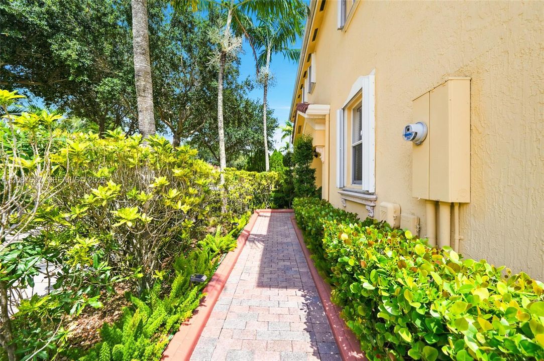 For Rent: $3,500 (4 beds, 3 baths, 1985 Square Feet)