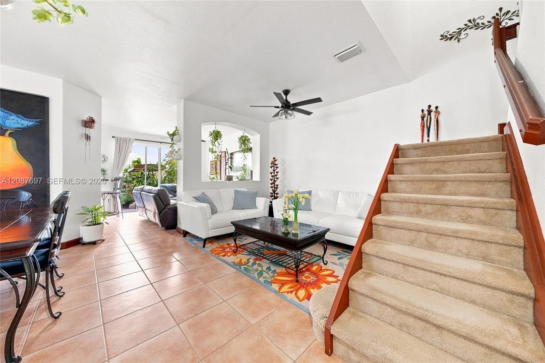 For Rent: $3,500 (4 beds, 3 baths, 1985 Square Feet)