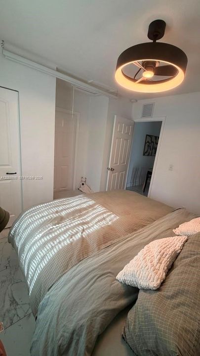 For Rent: $2,600 (3 beds, 1 baths, 860 Square Feet)