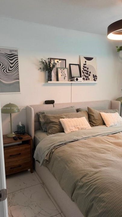 For Rent: $2,600 (3 beds, 1 baths, 860 Square Feet)