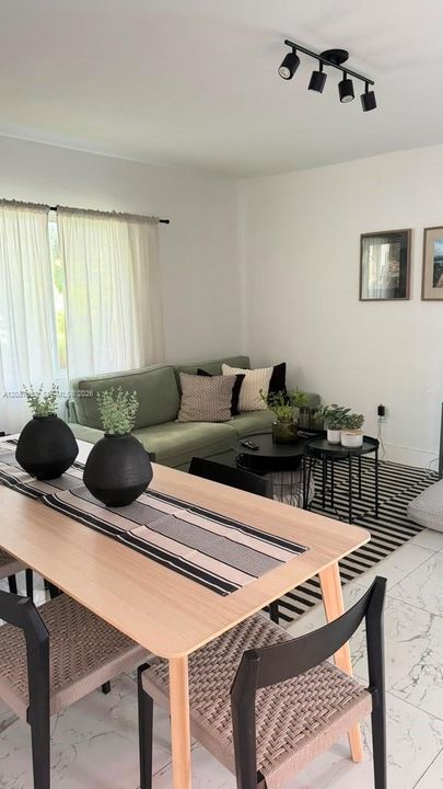 For Rent: $2,600 (3 beds, 1 baths, 860 Square Feet)