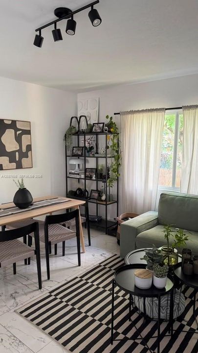 For Rent: $2,600 (3 beds, 1 baths, 860 Square Feet)