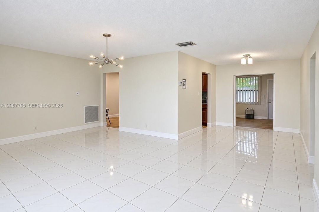 En Venta: $465,000 (3 camas, 2 baños, 1617 Pies cuadrados)