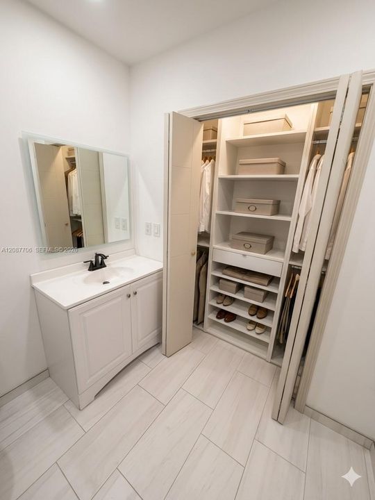En Venta: $599,000 (3 camas, 3 baños, 1363 Pies cuadrados)