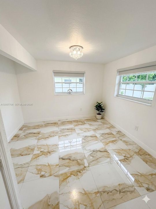 En Venta: $599,000 (3 camas, 3 baños, 1363 Pies cuadrados)