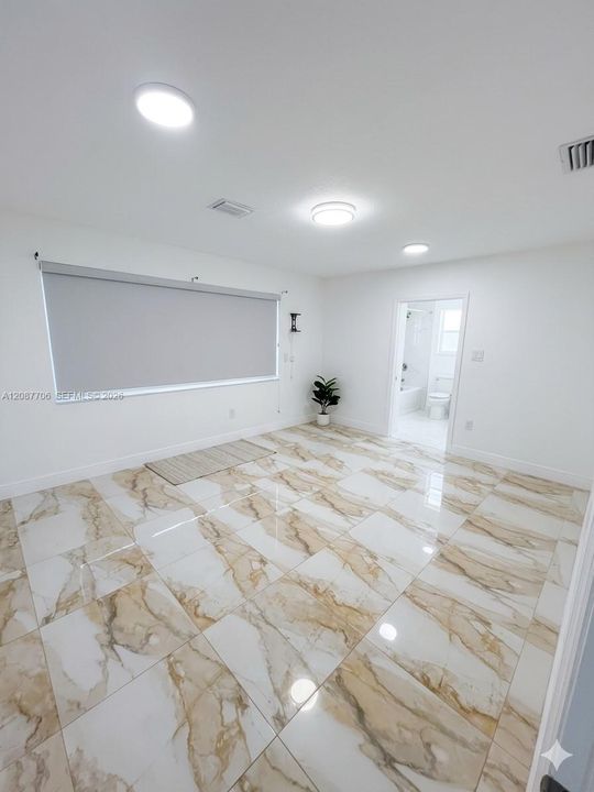 En Venta: $599,000 (3 camas, 3 baños, 1363 Pies cuadrados)