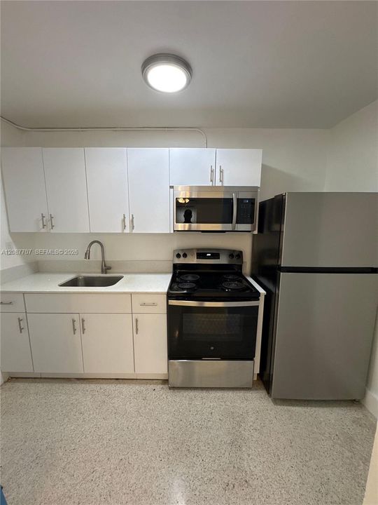 В аренду: $2,200 (2 спален, 1 ванн, 832 Квадратных фут)