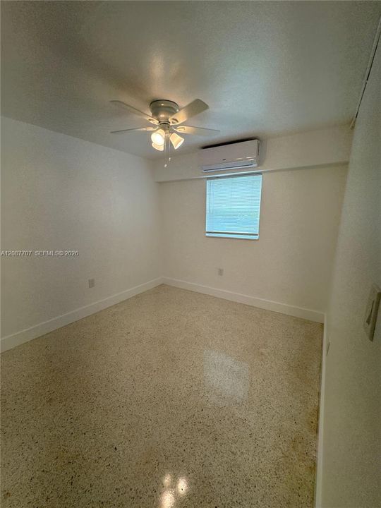 В аренду: $2,200 (2 спален, 1 ванн, 832 Квадратных фут)