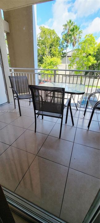 For Rent: $1,950 (1 beds, 1 baths, 851 Square Feet)