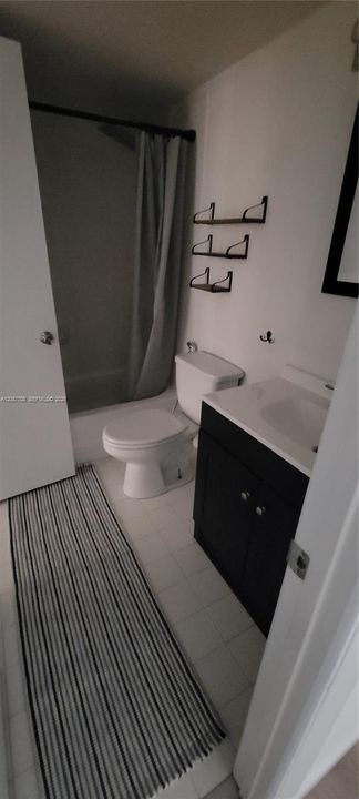 For Rent: $1,950 (1 beds, 1 baths, 851 Square Feet)