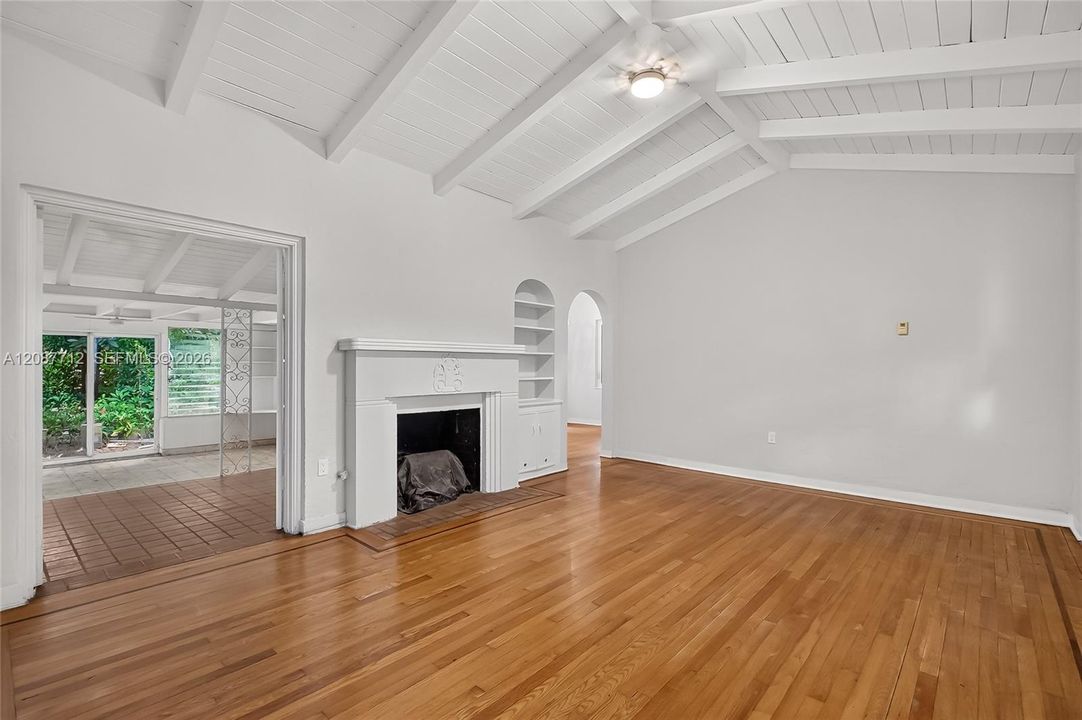 For Rent: $5,850 (3 beds, 2 baths, 1217 Square Feet)