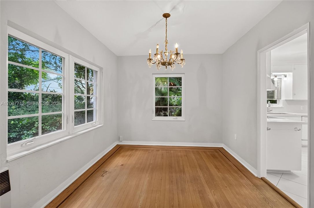 For Rent: $5,850 (3 beds, 2 baths, 1217 Square Feet)
