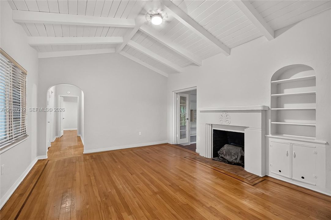 For Rent: $5,850 (3 beds, 2 baths, 1217 Square Feet)