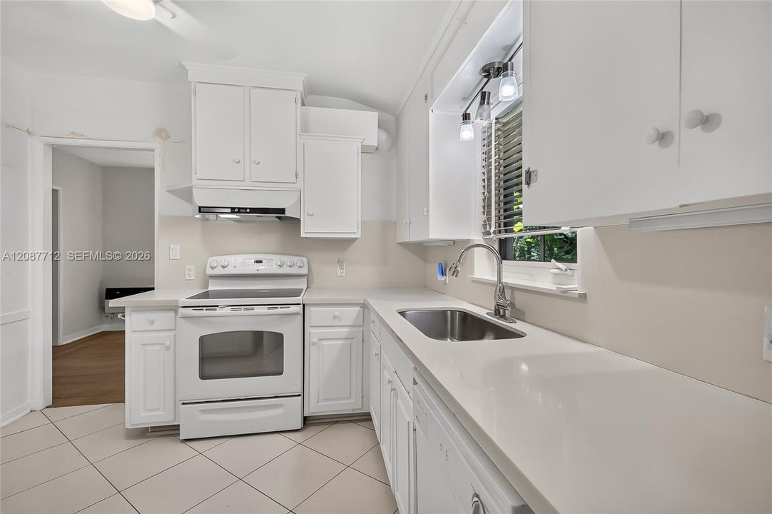 For Rent: $5,850 (3 beds, 2 baths, 1217 Square Feet)