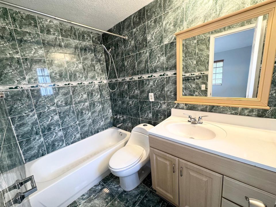 En Venta: $249,000 (2 camas, 2 baños, 1140 Pies cuadrados)