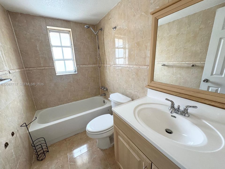 En Venta: $249,000 (2 camas, 2 baños, 1140 Pies cuadrados)