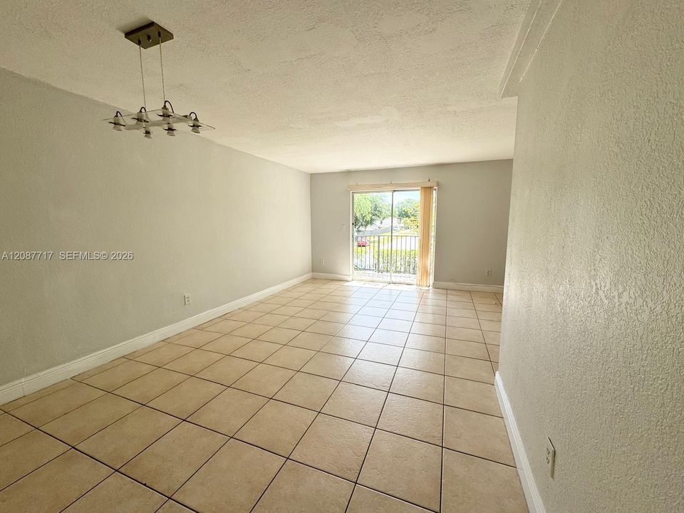 En Venta: $249,000 (2 camas, 2 baños, 1140 Pies cuadrados)