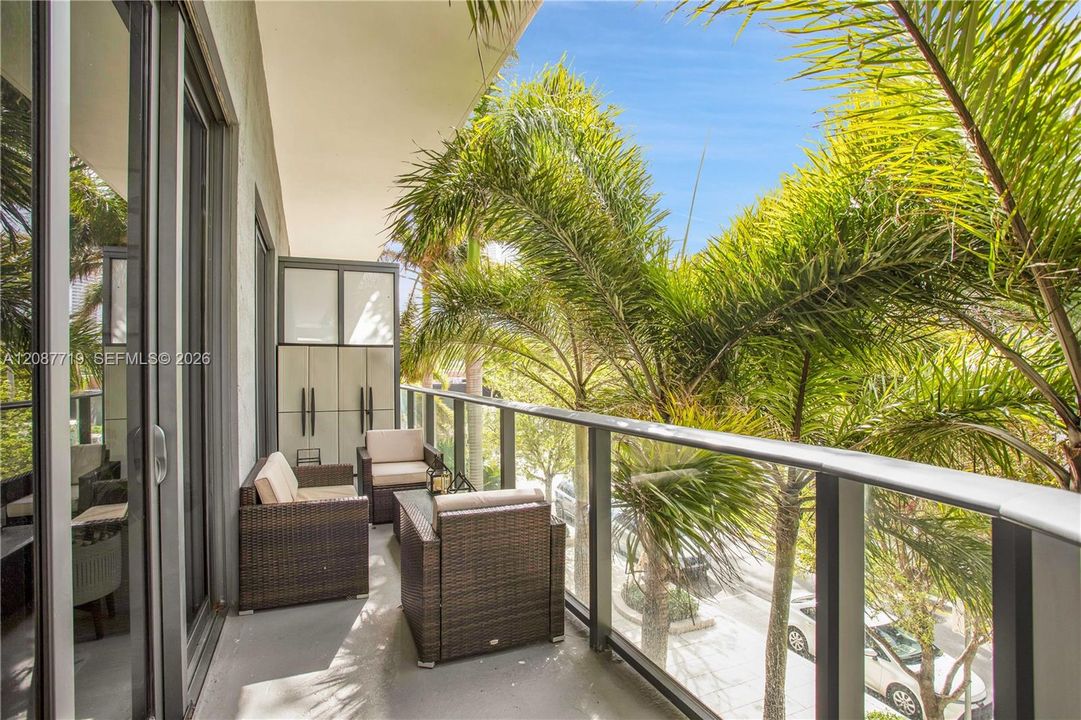 For Rent: $3,850 (1 beds, 1 baths, 684 Square Feet)