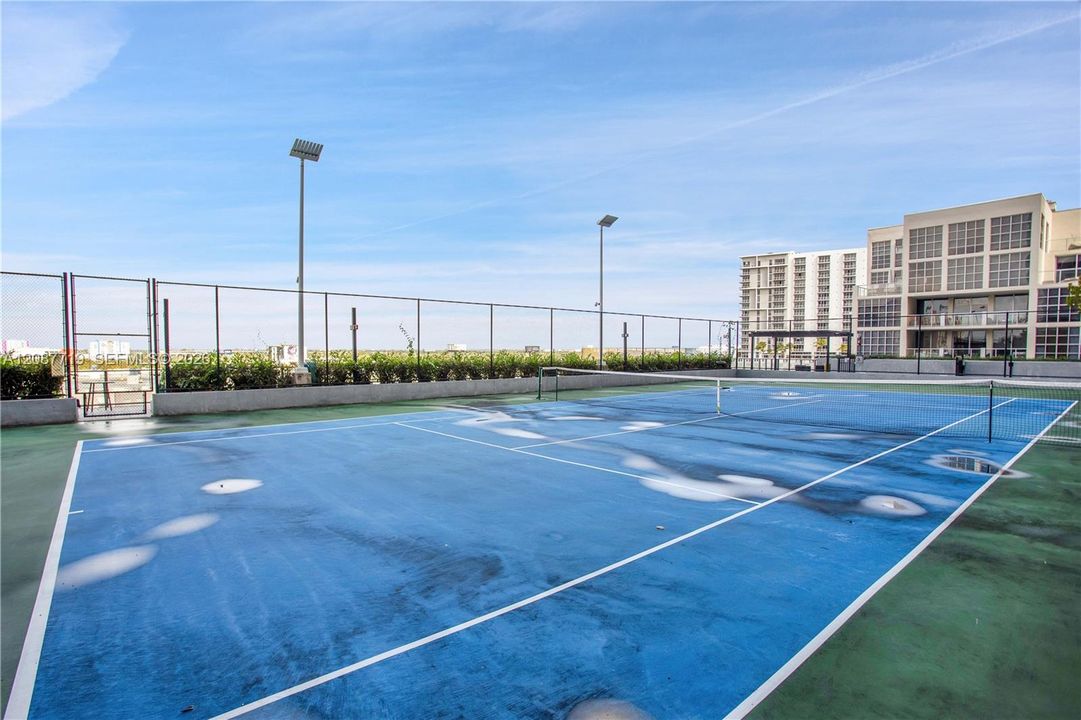For Rent: $3,850 (1 beds, 1 baths, 684 Square Feet)