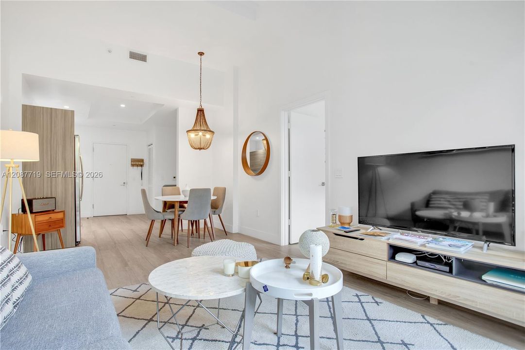 For Rent: $3,850 (1 beds, 1 baths, 684 Square Feet)