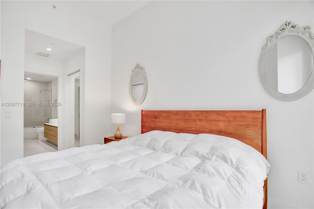 For Rent: $3,850 (1 beds, 1 baths, 684 Square Feet)