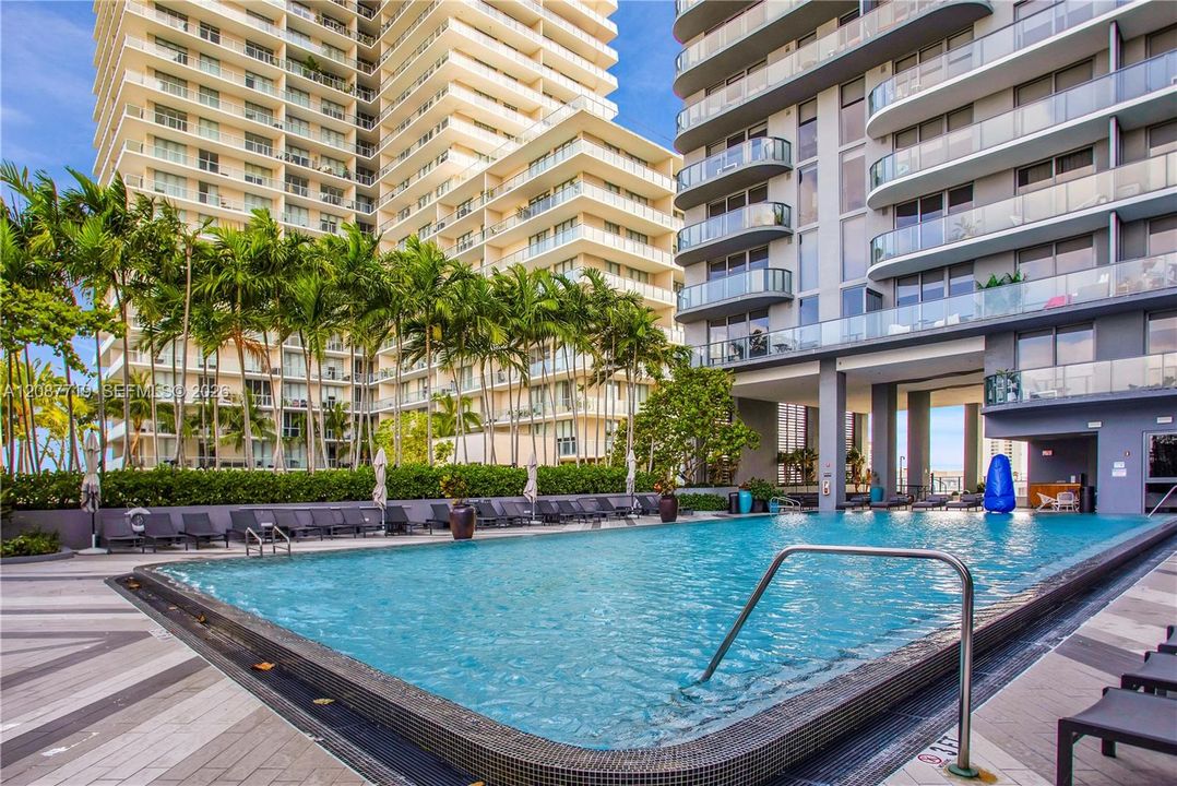 For Rent: $3,850 (1 beds, 1 baths, 684 Square Feet)