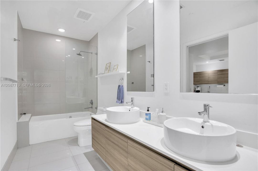 For Rent: $3,850 (1 beds, 1 baths, 684 Square Feet)