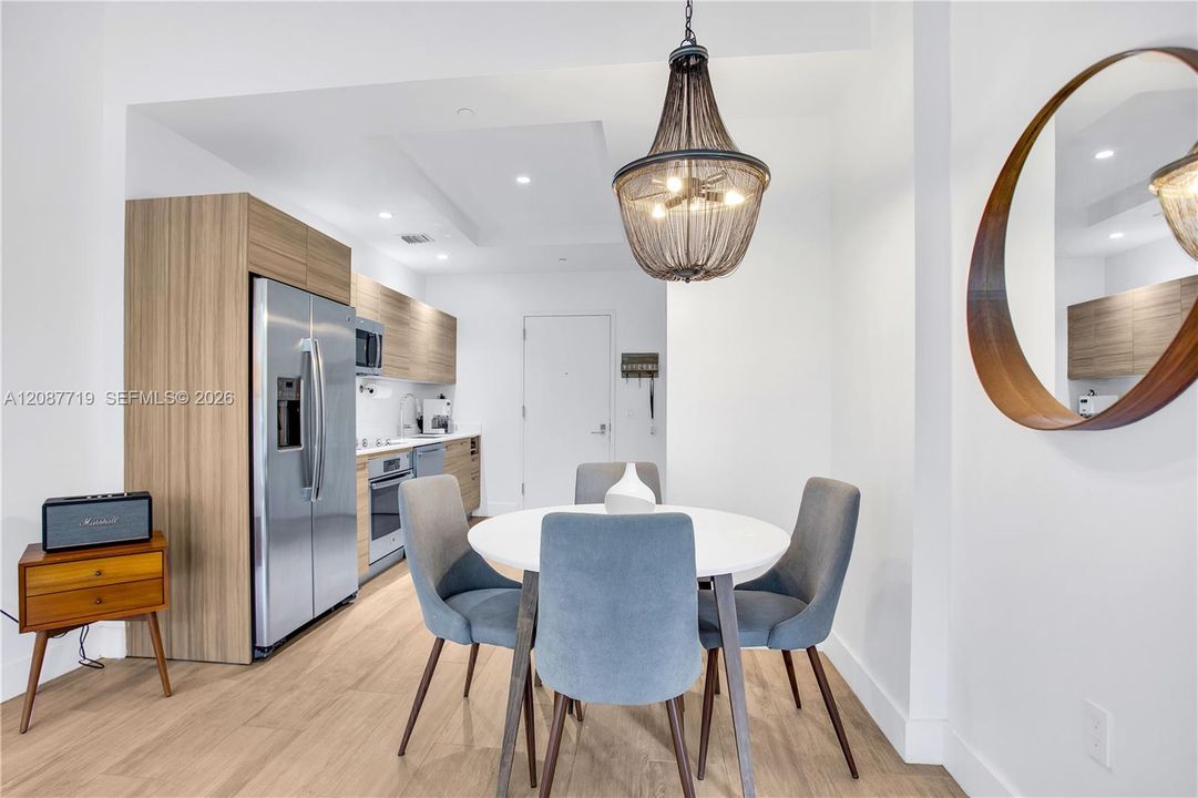 For Rent: $3,850 (1 beds, 1 baths, 684 Square Feet)