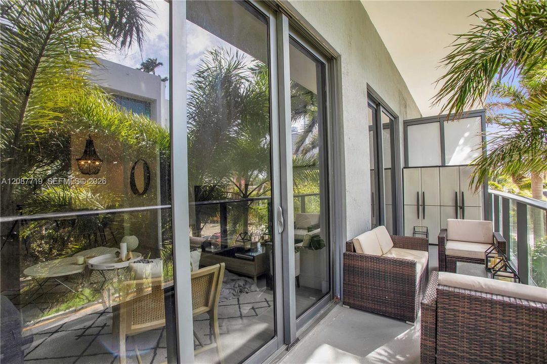 For Rent: $3,850 (1 beds, 1 baths, 684 Square Feet)