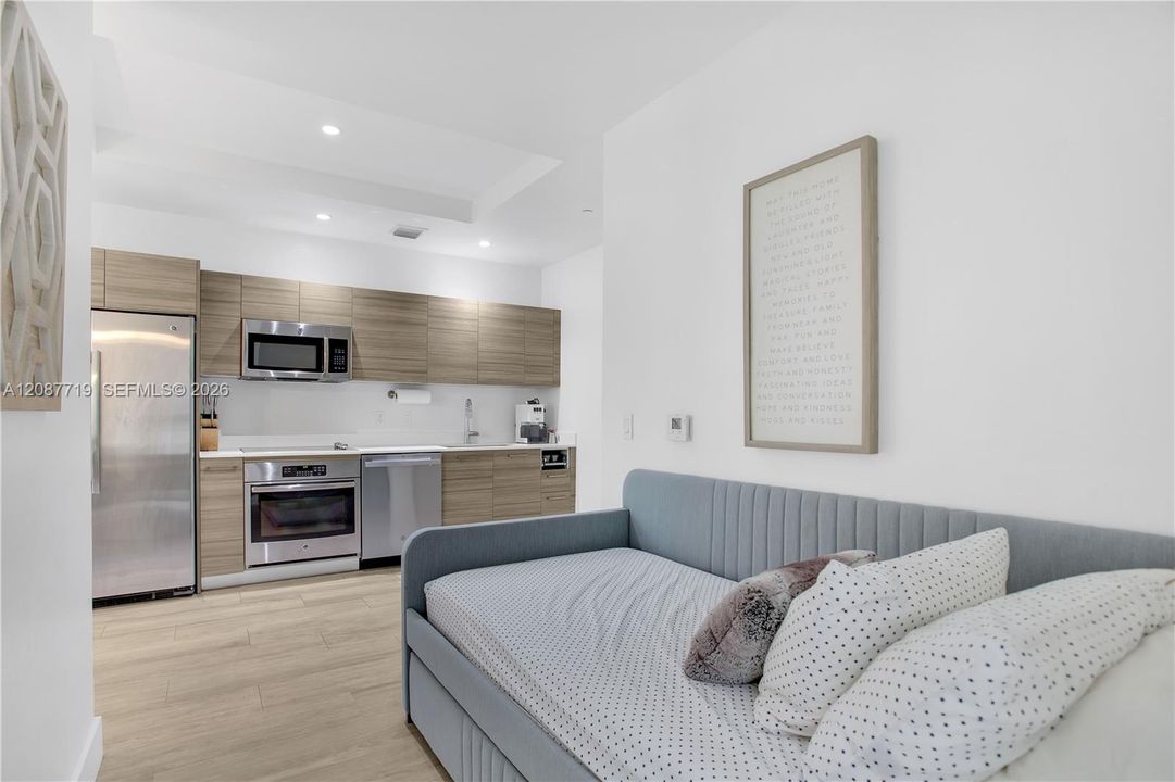 For Rent: $3,850 (1 beds, 1 baths, 684 Square Feet)