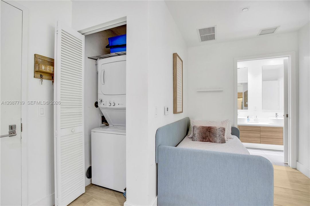 For Rent: $3,850 (1 beds, 1 baths, 684 Square Feet)