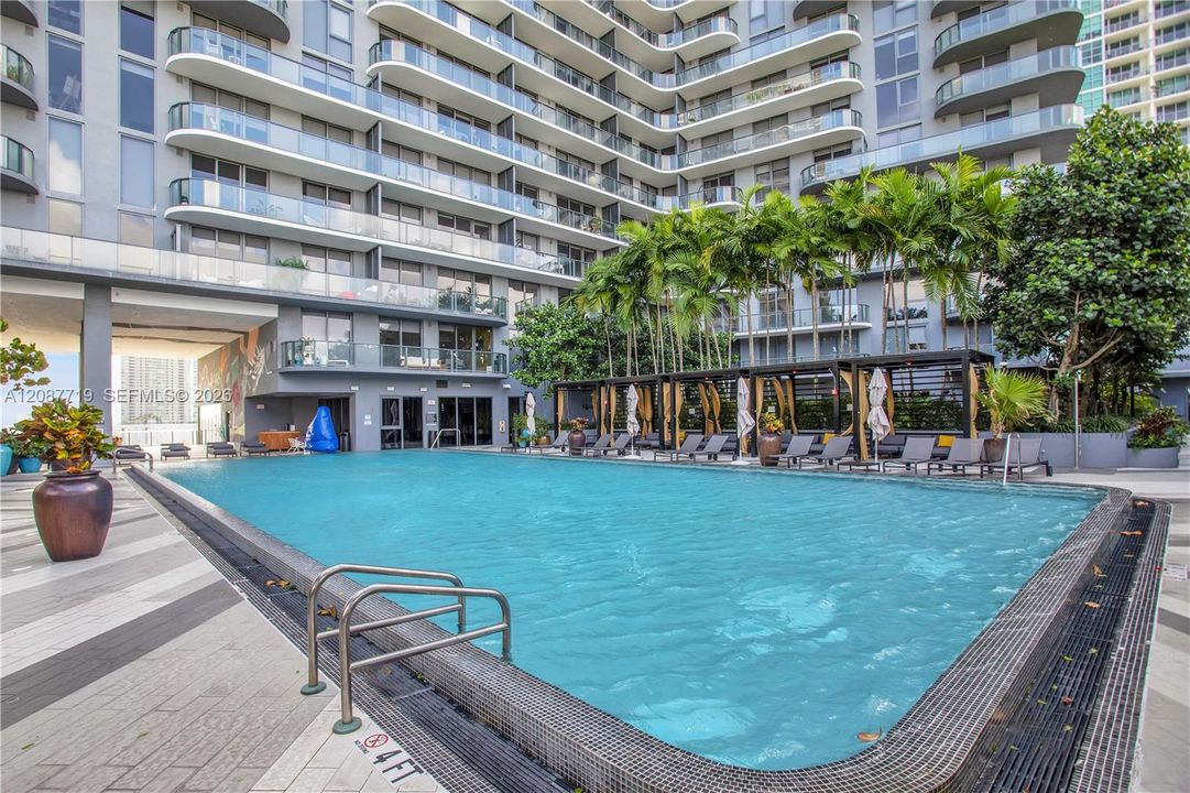 For Rent: $3,850 (1 beds, 1 baths, 684 Square Feet)