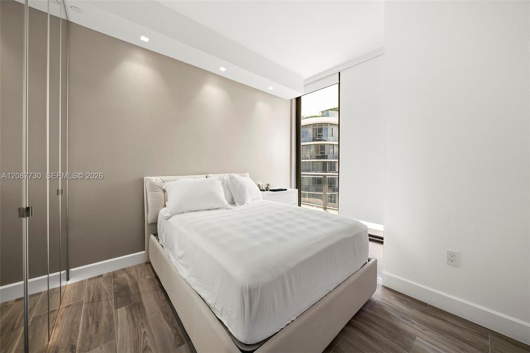 For Rent: $13,000 (3 beds, 4 baths, 1613 Square Feet)