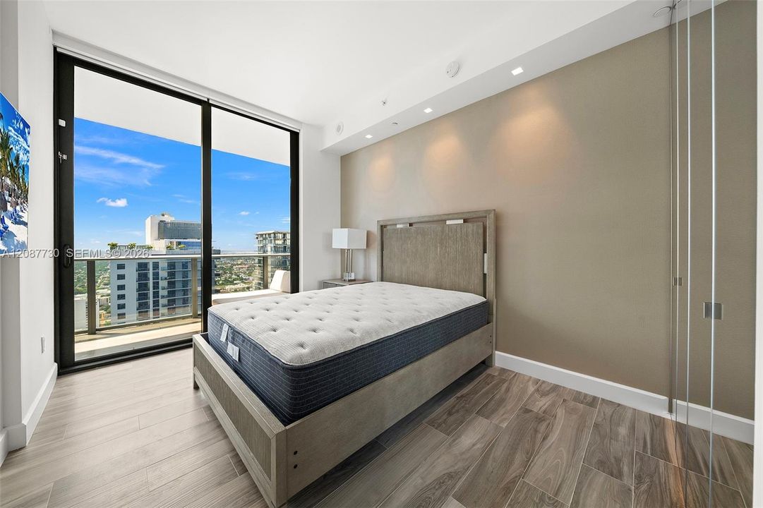 For Rent: $13,000 (3 beds, 4 baths, 1613 Square Feet)