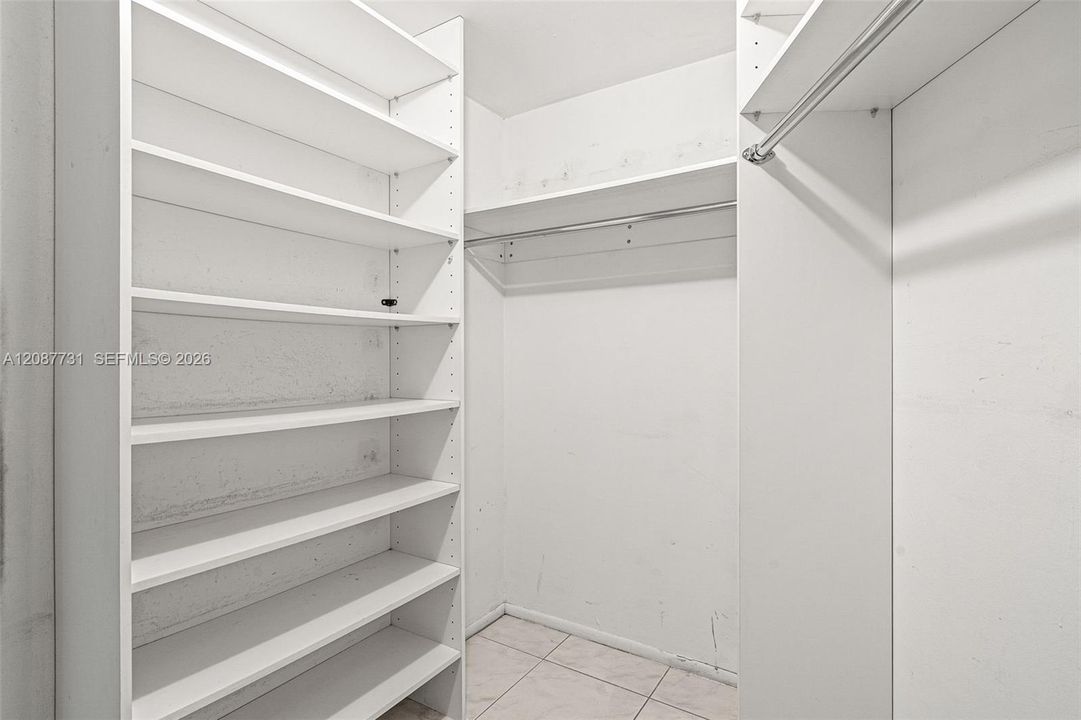 На продажу: $199,000 (2 спален, 2 ванн, 1083 Квадратных фут)