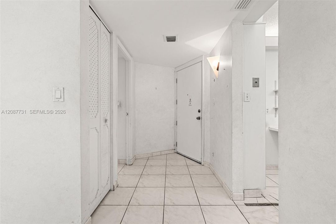 На продажу: $199,000 (2 спален, 2 ванн, 1083 Квадратных фут)