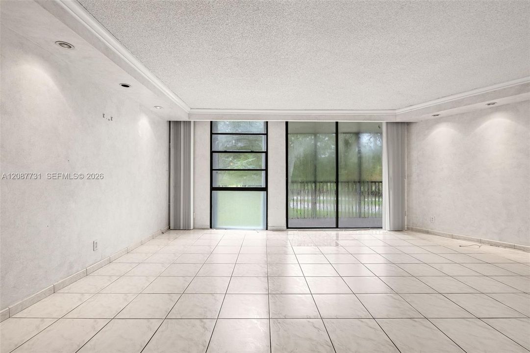 На продажу: $199,000 (2 спален, 2 ванн, 1083 Квадратных фут)