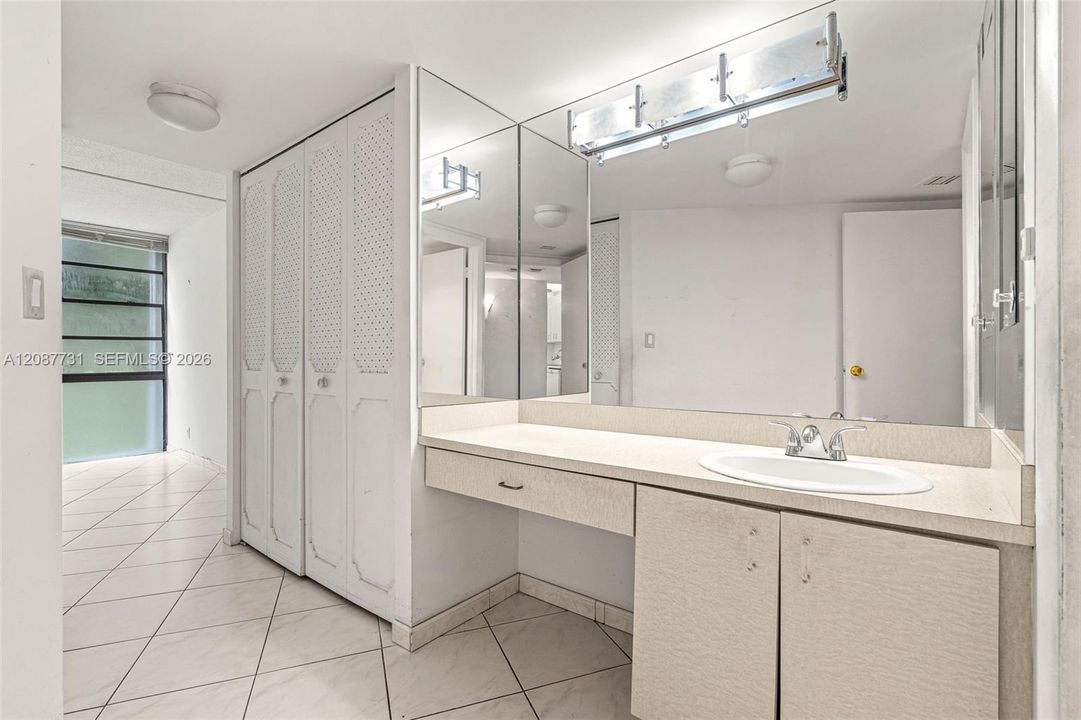 На продажу: $199,000 (2 спален, 2 ванн, 1083 Квадратных фут)