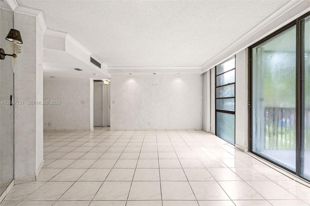 На продажу: $199,000 (2 спален, 2 ванн, 1083 Квадратных фут)
