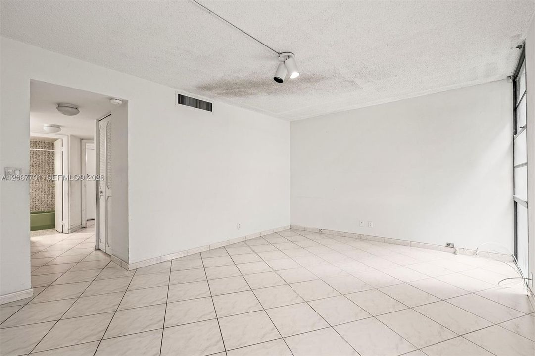 На продажу: $199,000 (2 спален, 2 ванн, 1083 Квадратных фут)