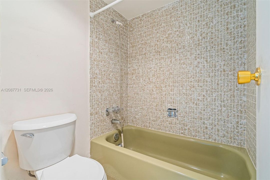 На продажу: $199,000 (2 спален, 2 ванн, 1083 Квадратных фут)
