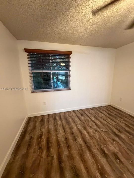 For Rent: $2,250 (1 beds, 1 baths, 899 Square Feet)