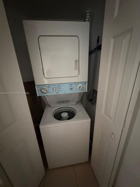 For Rent: $2,250 (1 beds, 1 baths, 899 Square Feet)