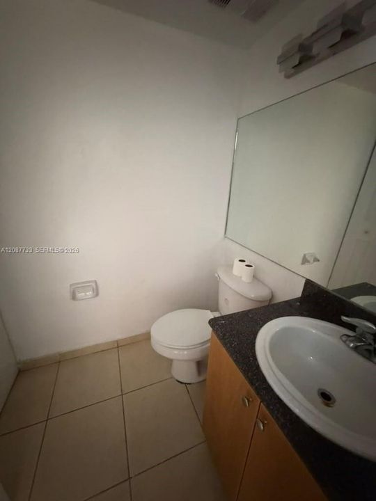 For Rent: $2,250 (1 beds, 1 baths, 899 Square Feet)
