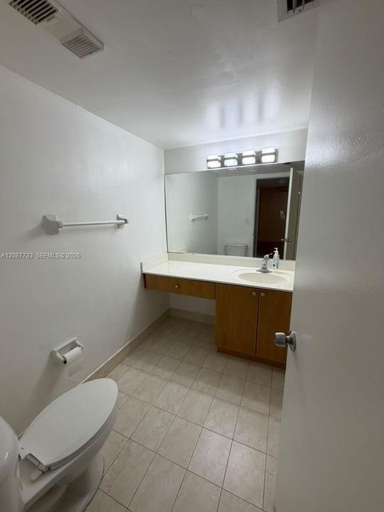 For Rent: $2,250 (1 beds, 1 baths, 899 Square Feet)
